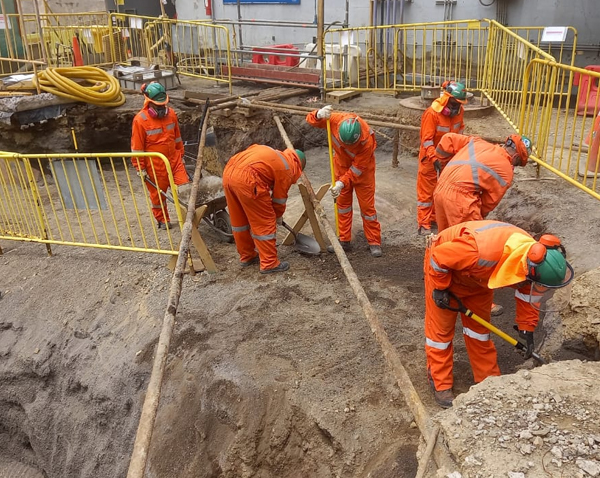 Cambio de estanques enterrados de sustancias peligrosas en concentradora-004